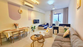 KLCC view Balcony 4pax Chambers Suites KL City